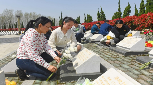 La Fiesta Qingming (il Día de la Limpieza de las Tumbas)